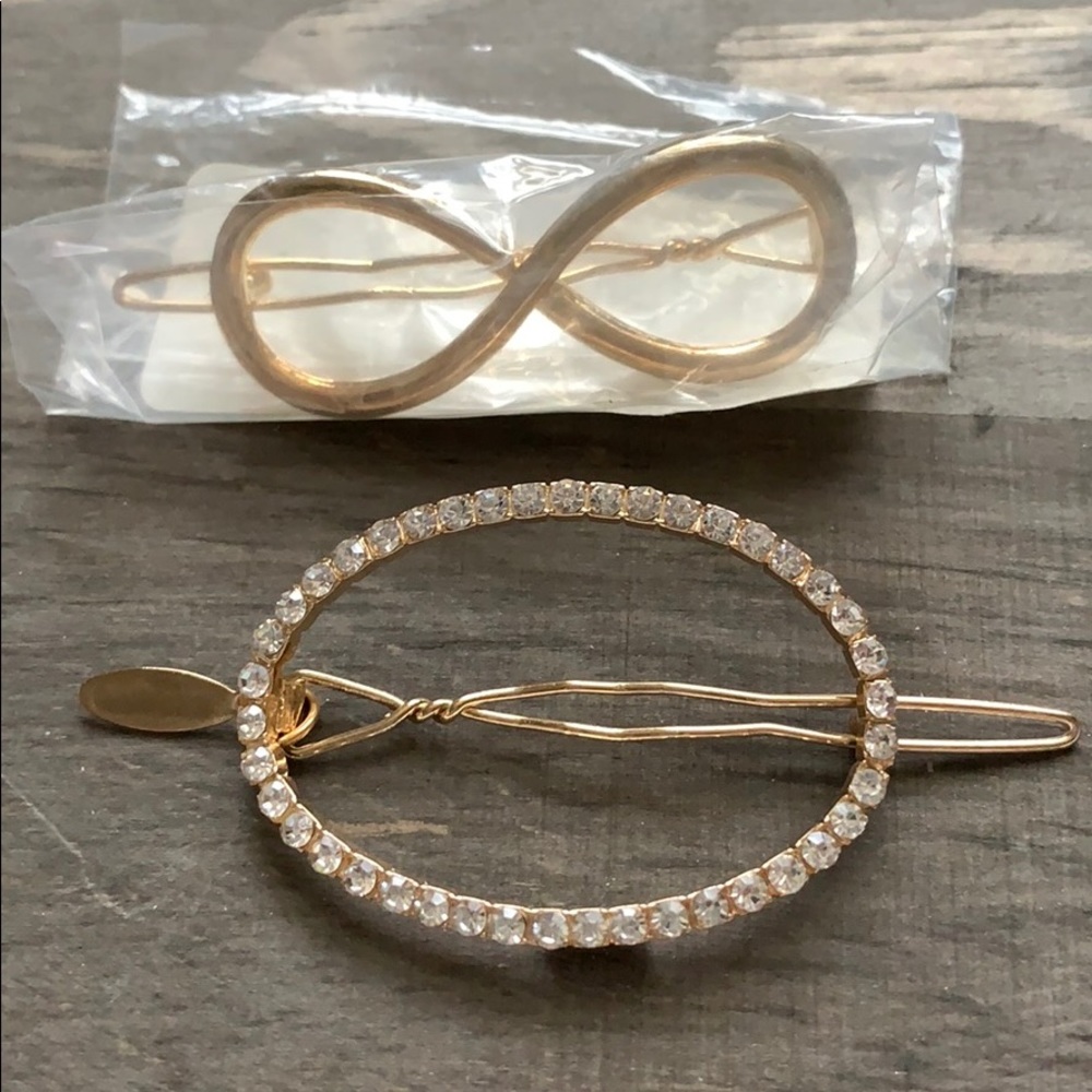 Two barrettes.